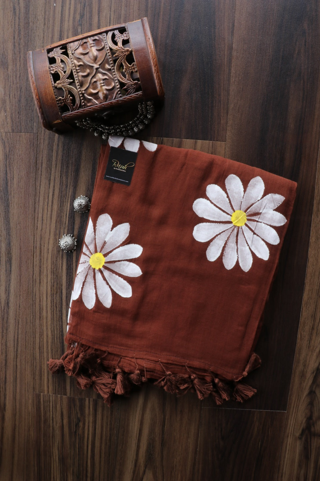 BROWN MULMUL SAREE WITH DAISY HANDPAINT
