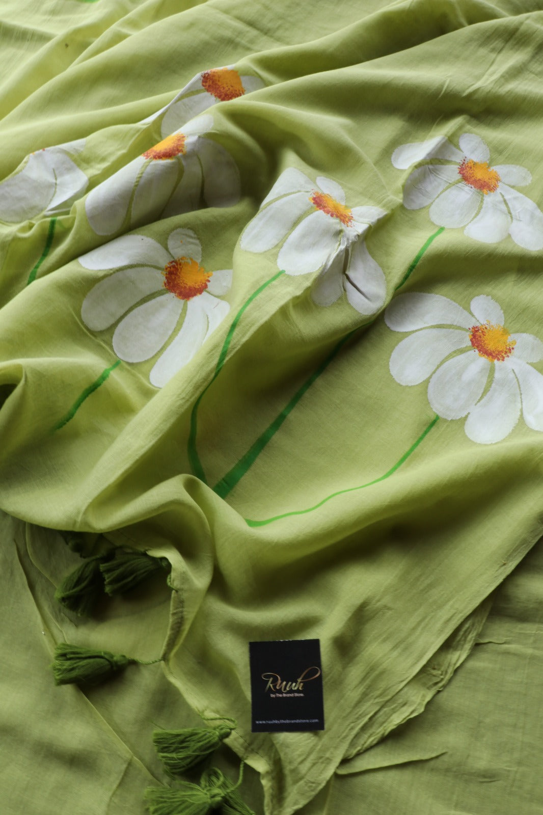 LIGHT GREEN MULMUL HANDPAINTED DAISY SAREE