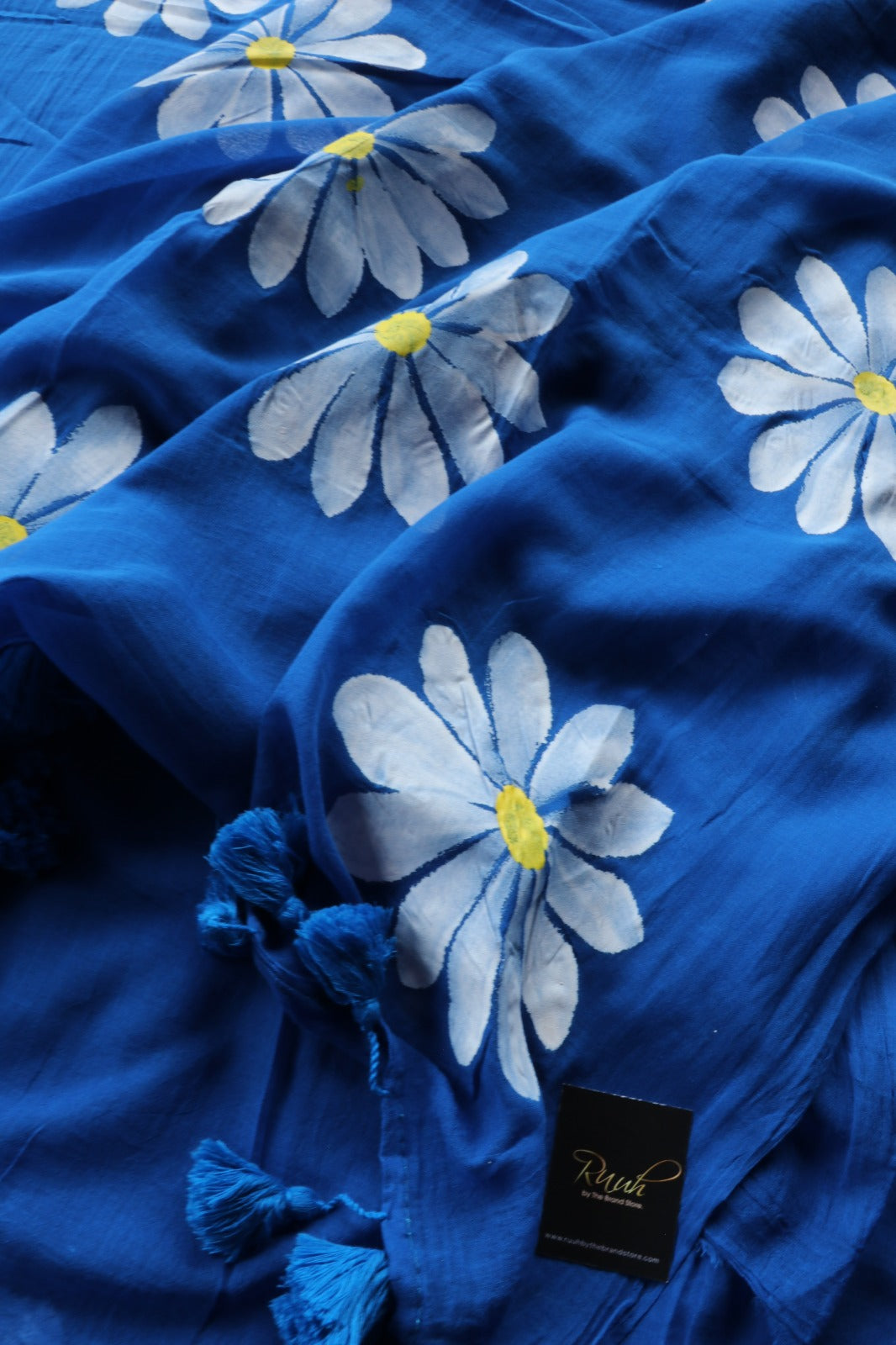 ROYAL BLUE MULMUL SAREE WITH DAISY HANDPAINT