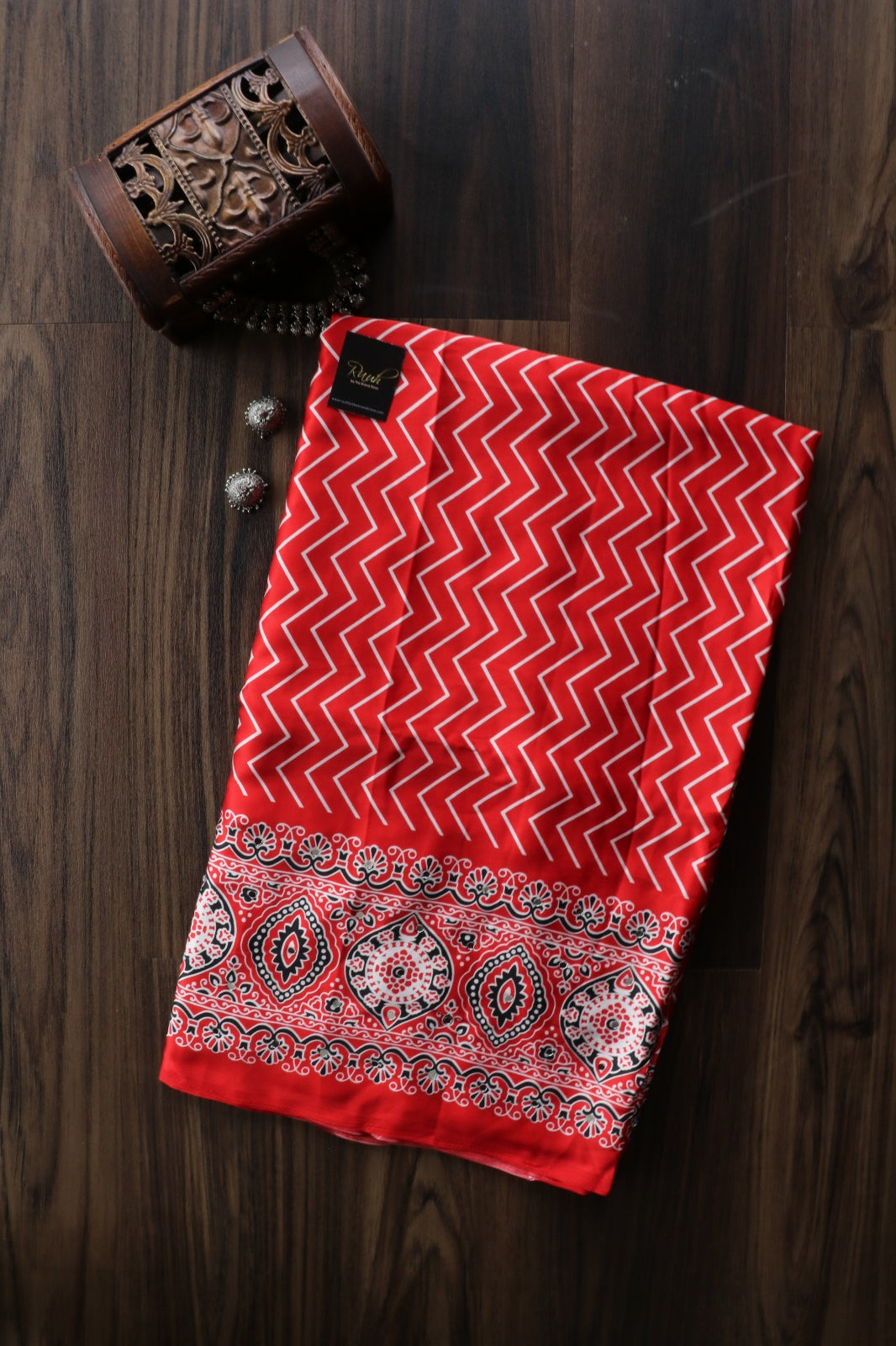RED SEMI MODAL IN ZIG ZAG DESIGN