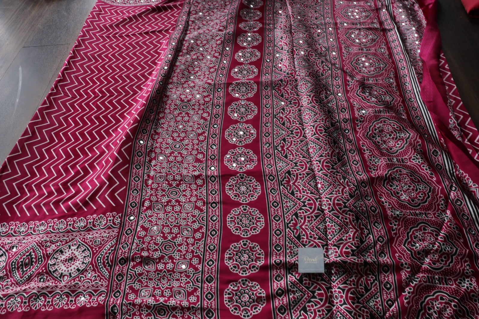 MAGENTA SEMI MODAL IN ZIGZAG DESIGN