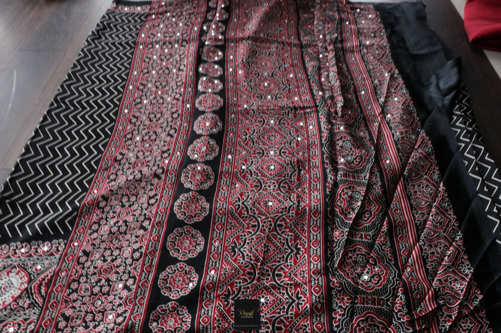 BLACK SEMI MODAL IN ZIGZAG PATTERN