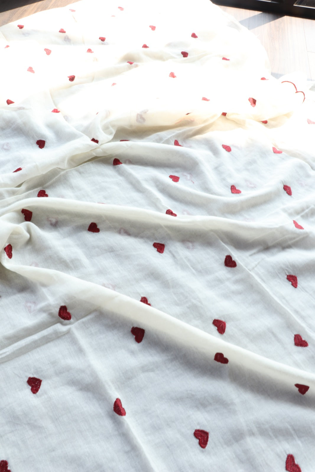 OFF WHITE MULMUL WITH MAROON HEART