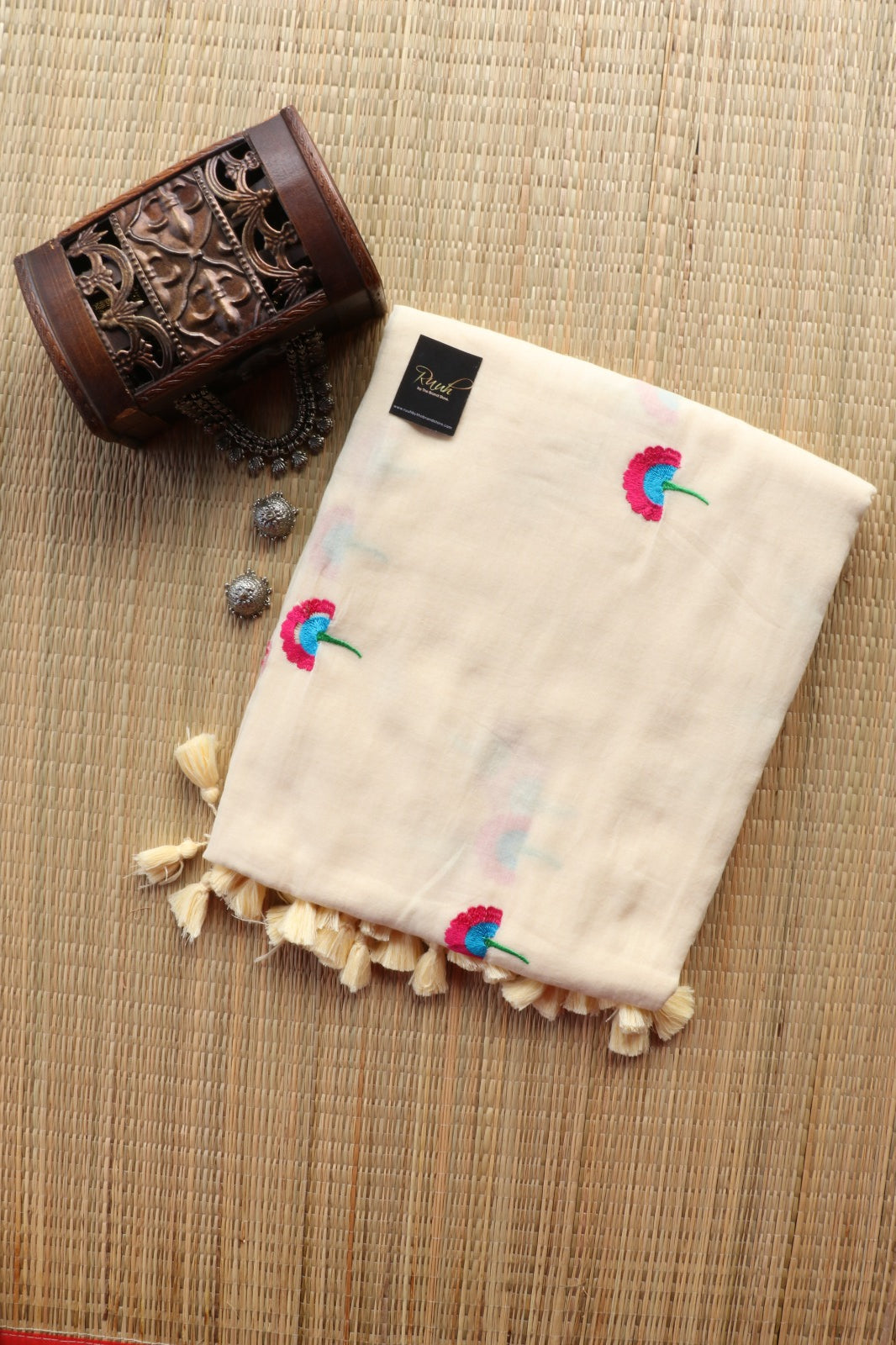 CREAM MULMUL FLORAL  EMBROIDERY SAREE