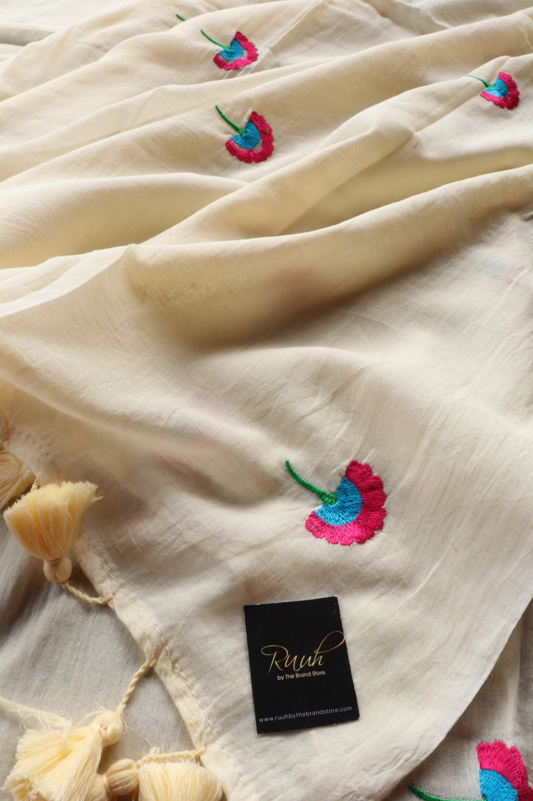 CREAM MULMUL FLORAL  EMBROIDERY SAREE