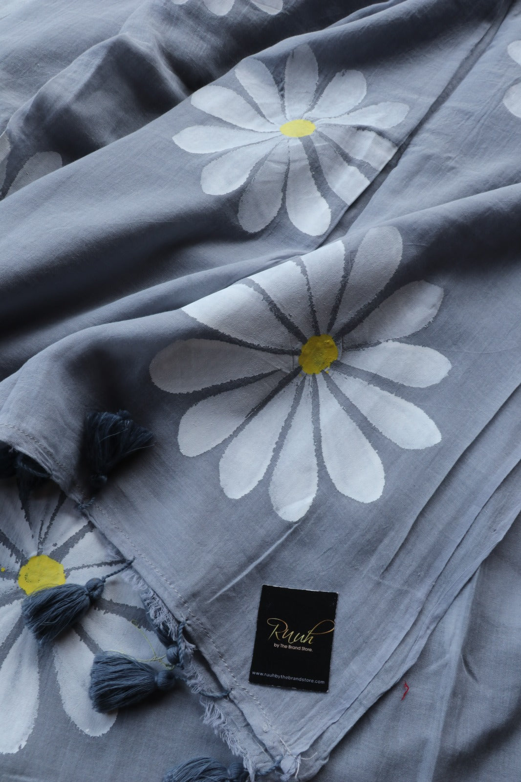 GREY MULMUL DAISY HANDPAINT SAREE - TBS26MD
