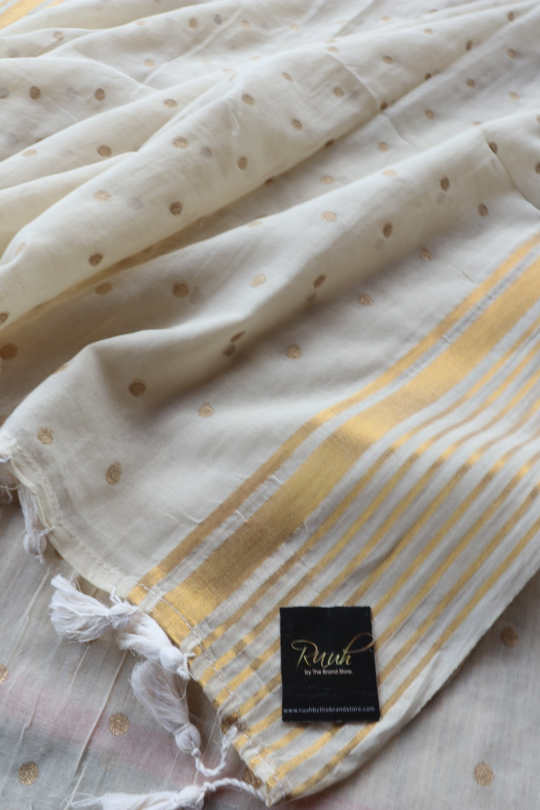 MULMUL SAREE WITH SMALL POLKA DOTS - TBS26VC