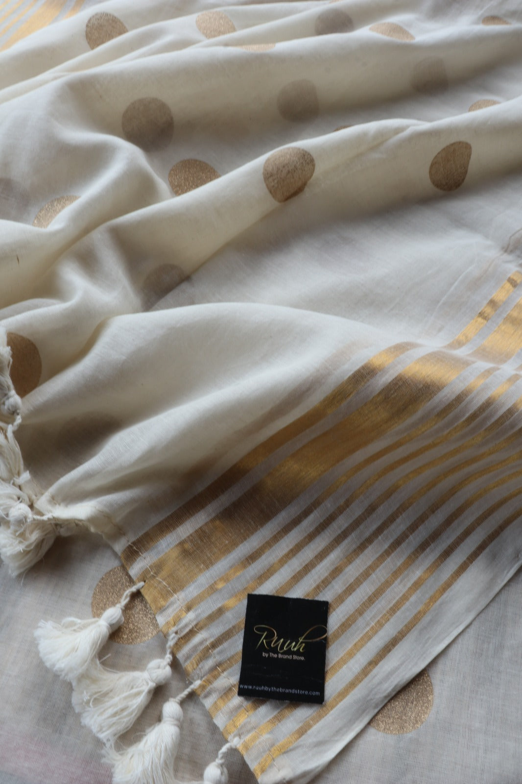 MULMUL SAREE WITH POLKA DOTS - TBS26VC