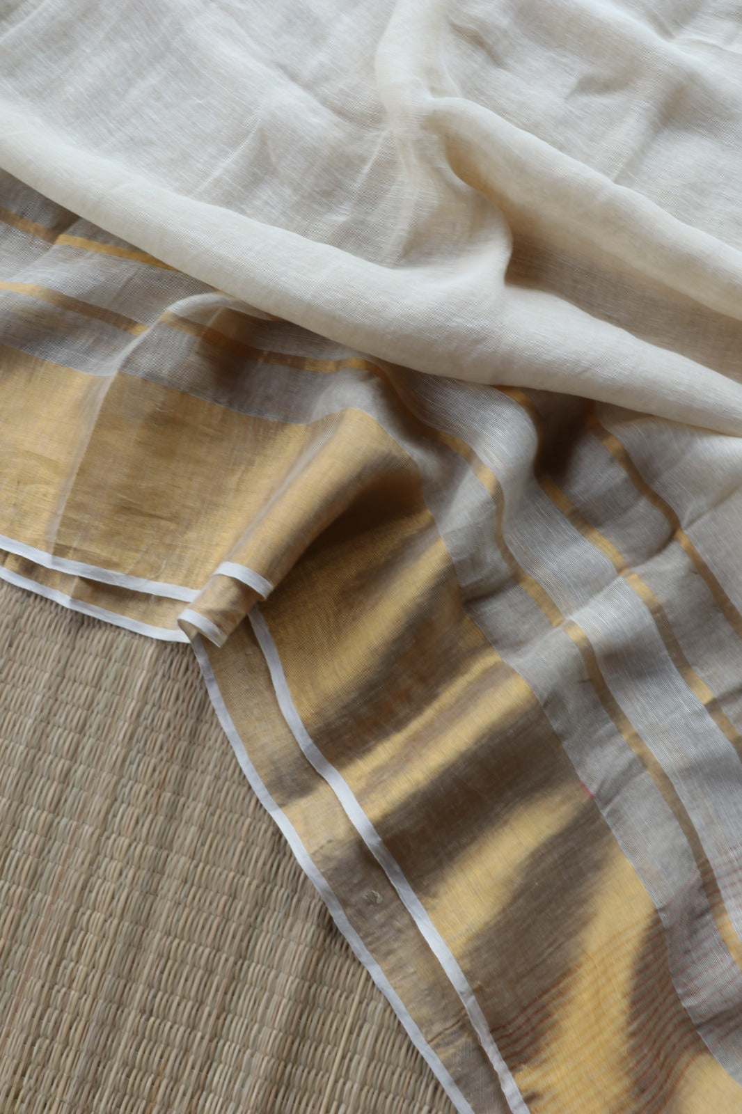 BEIGE LINEN SAREE