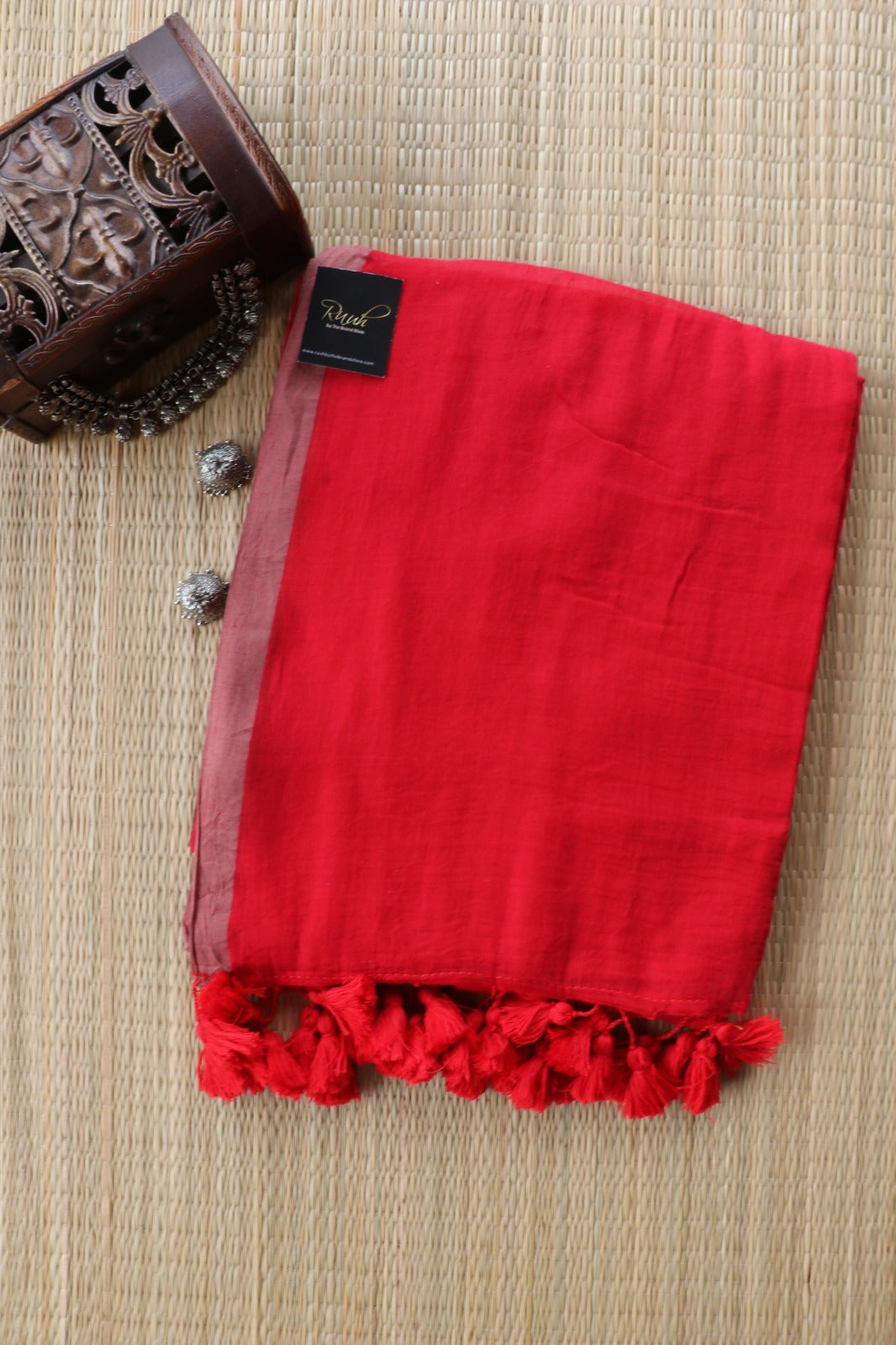 RED PLAIN MULMUL SAREE - TBS26MP