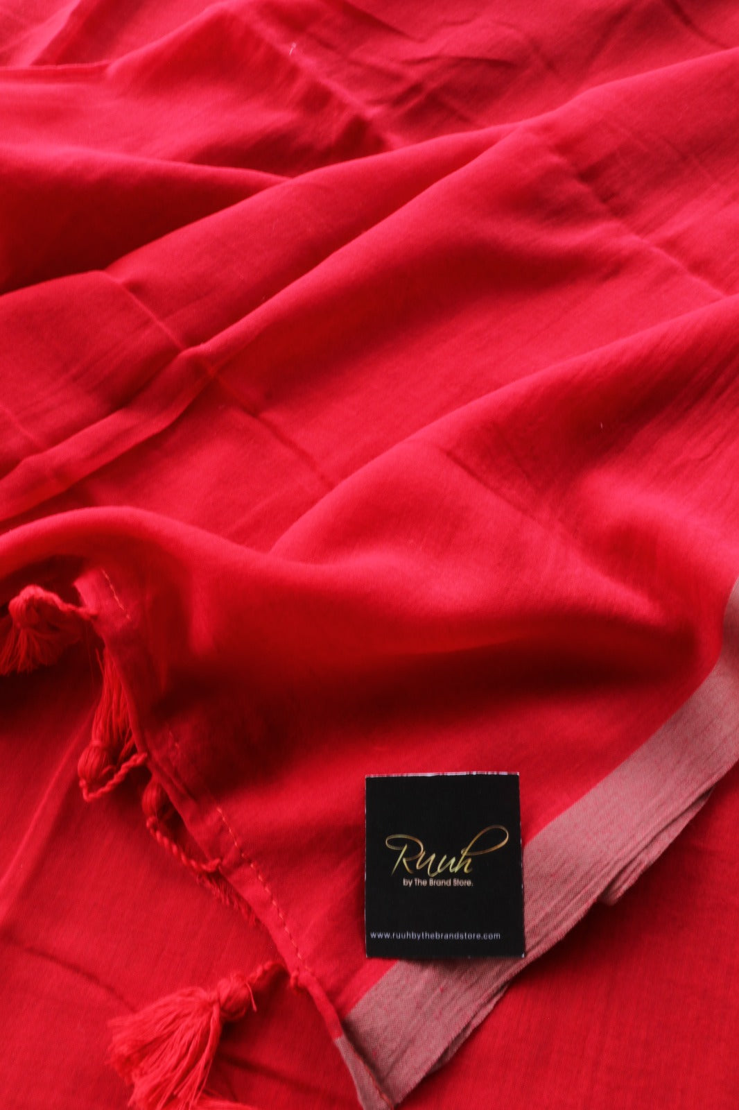 RED PLAIN MULMUL SAREE - TBS26MP