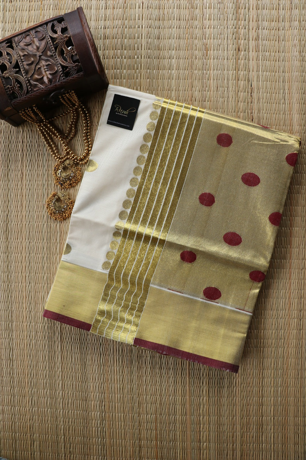PREMIUM KERALA COTTON WITH POLKA WEAVING