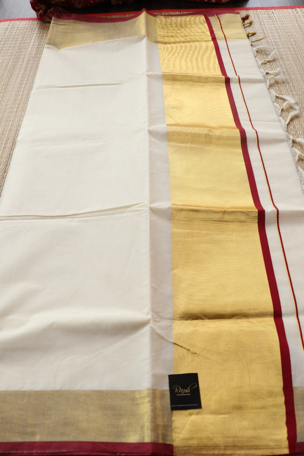 KERALA COTTON SAREE WITH MAROON EDGE