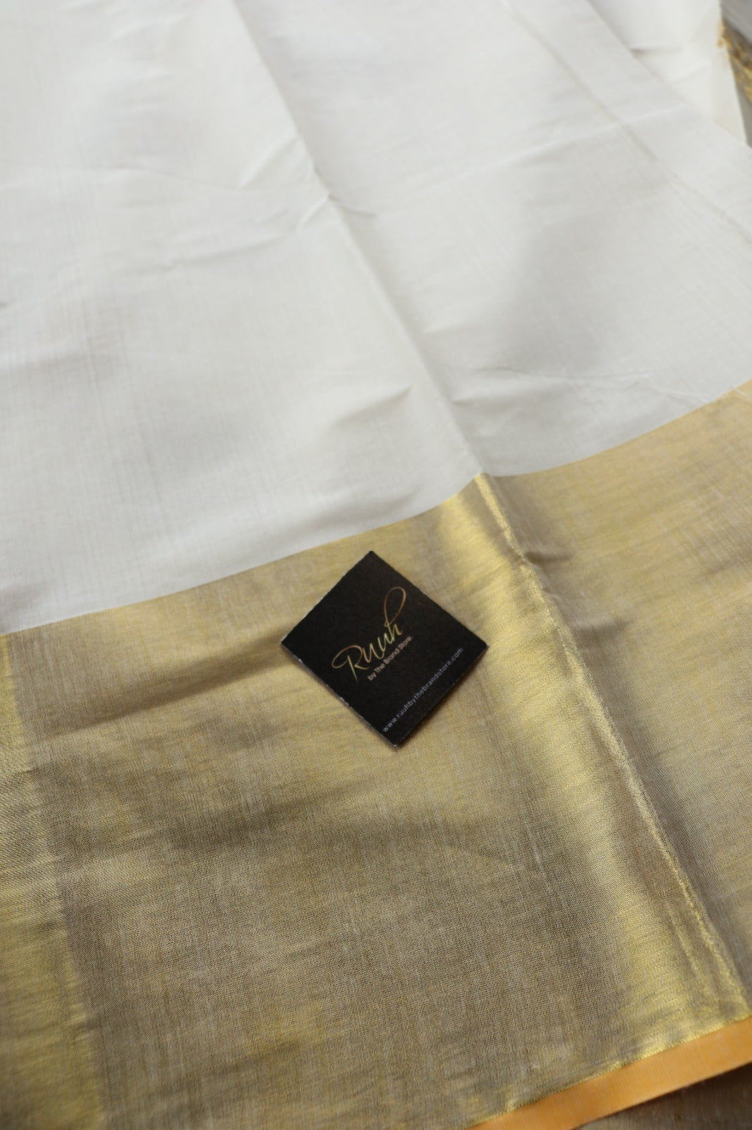 PLAIN COTTON SAREE WITH ZARI BORDER