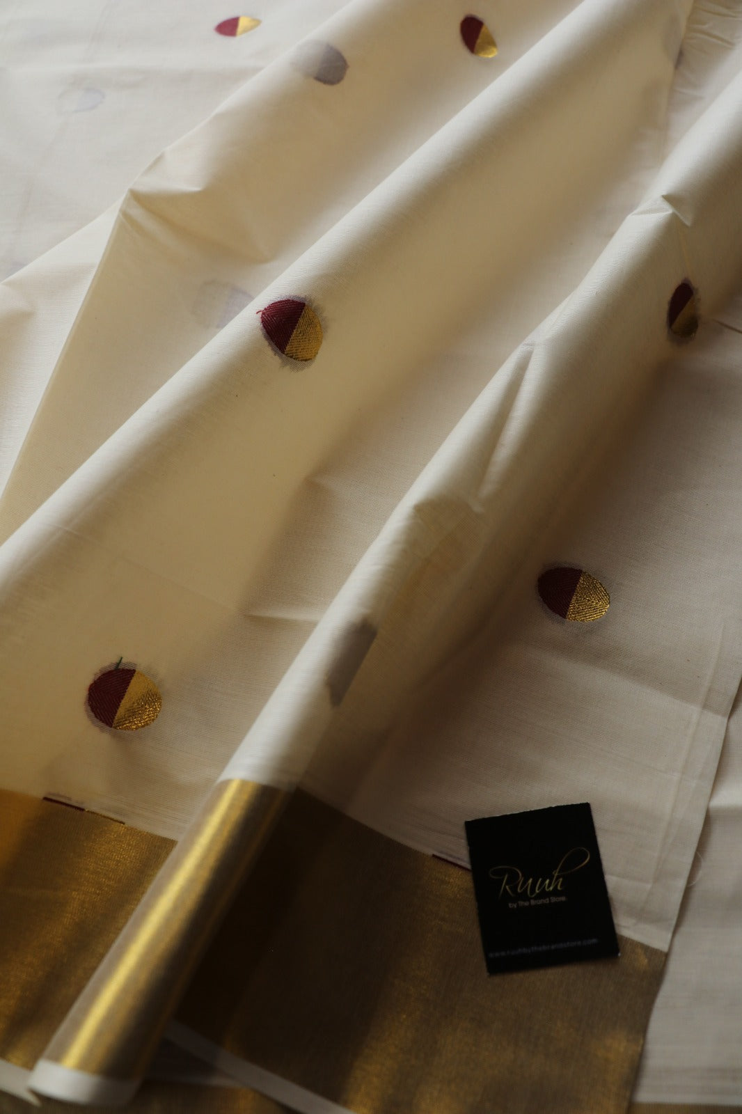 PREMIUM KERALA COTTON WITH MAROON POLKA WEAVING