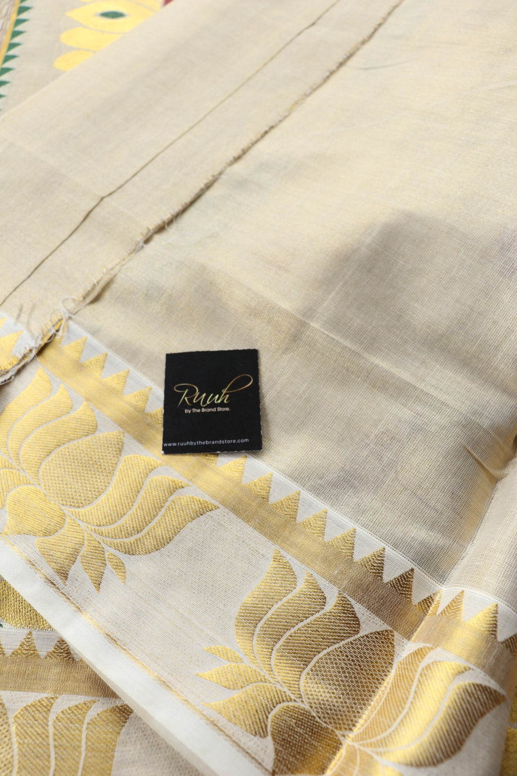 LOTUS EMBROIDERY ON PREMIUM KERALA TISSUE- GREEN & MAROON