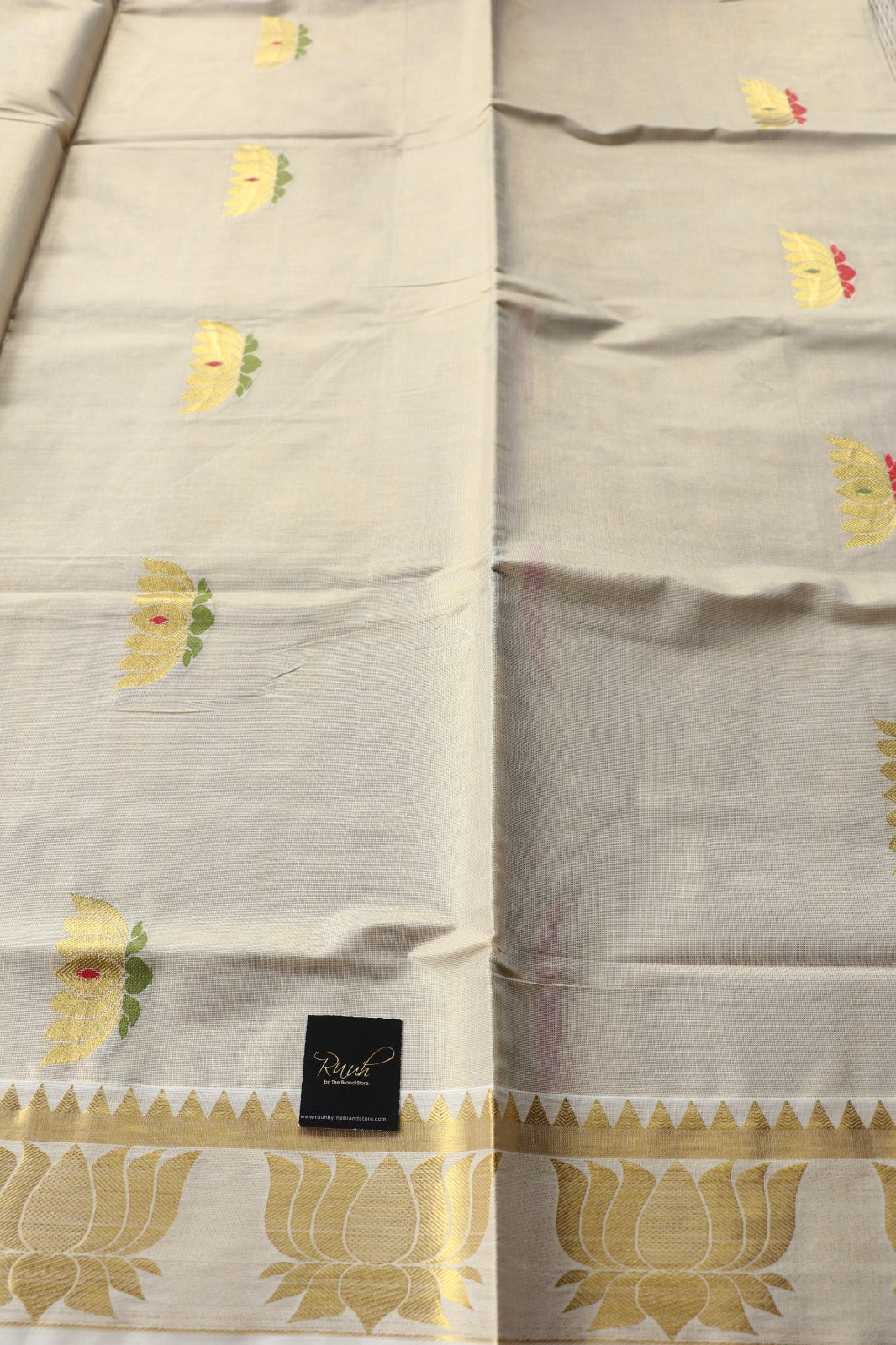 LOTUS EMBROIDERY ON PREMIUM KERALA TISSUE- GREEN & RED