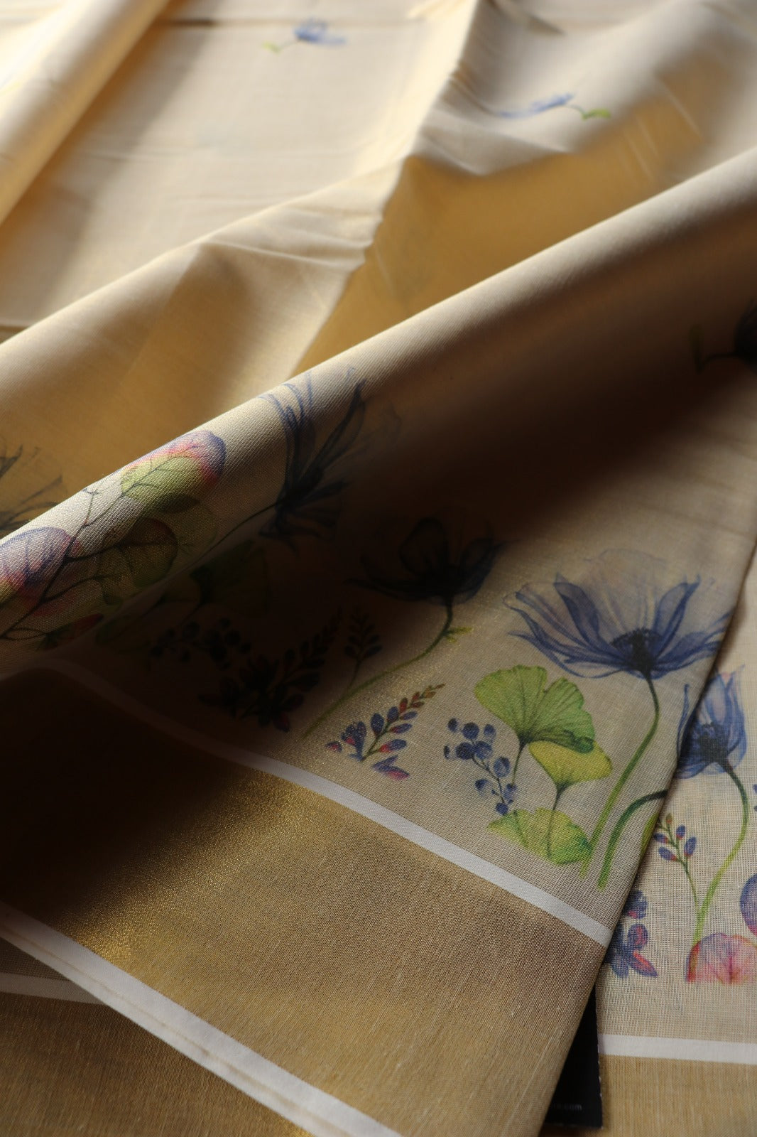 KERALA TISSUE WITH FLORAL PRINT