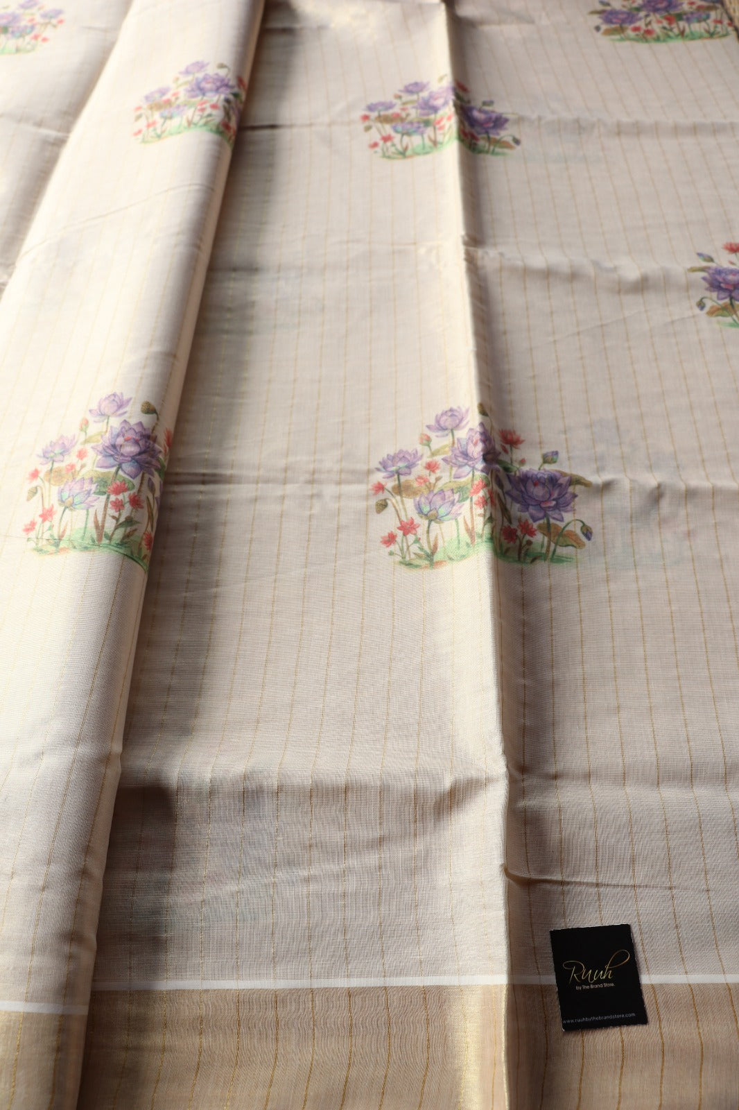 KERALA STRIPE TISSUE WITH LOTUS PRINT