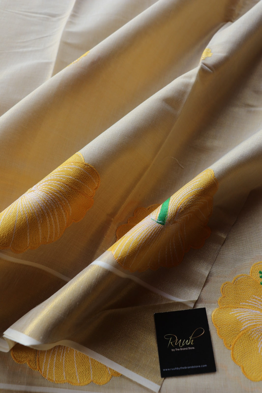 KERALA TISSUE WITH HIBISCUS EMBROIDERY