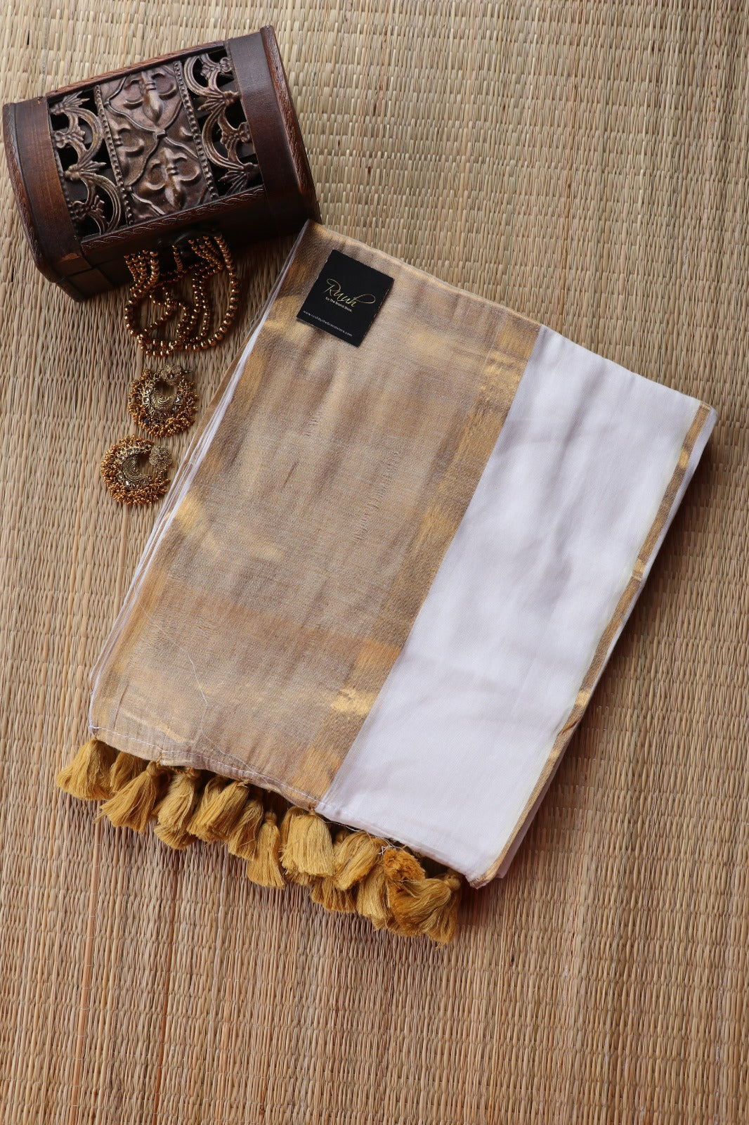 MULMUL SAREE WITH ZARI BORDER