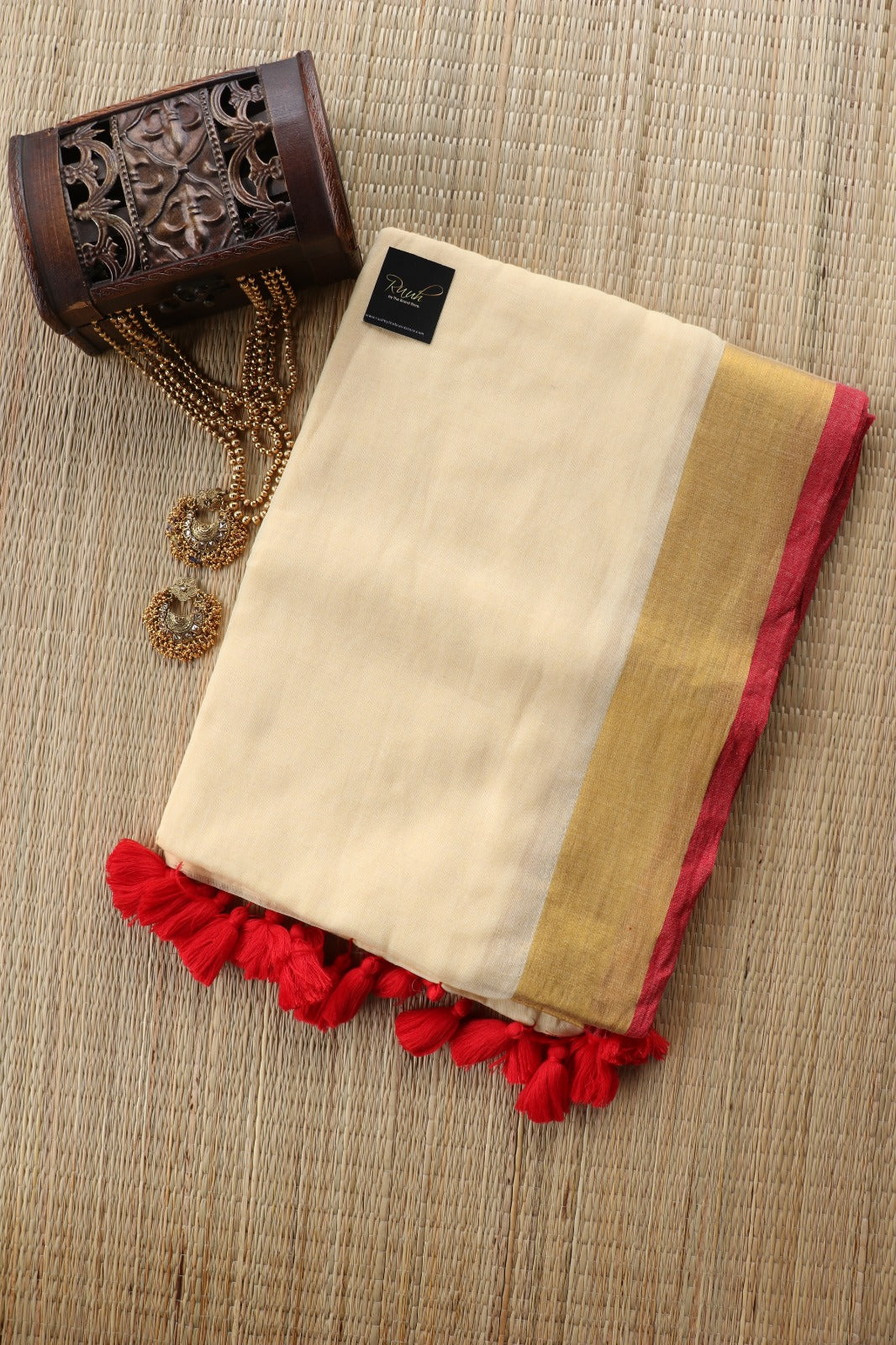 MULMUL SAREE WITH ZARI BORDER & RED EDGING