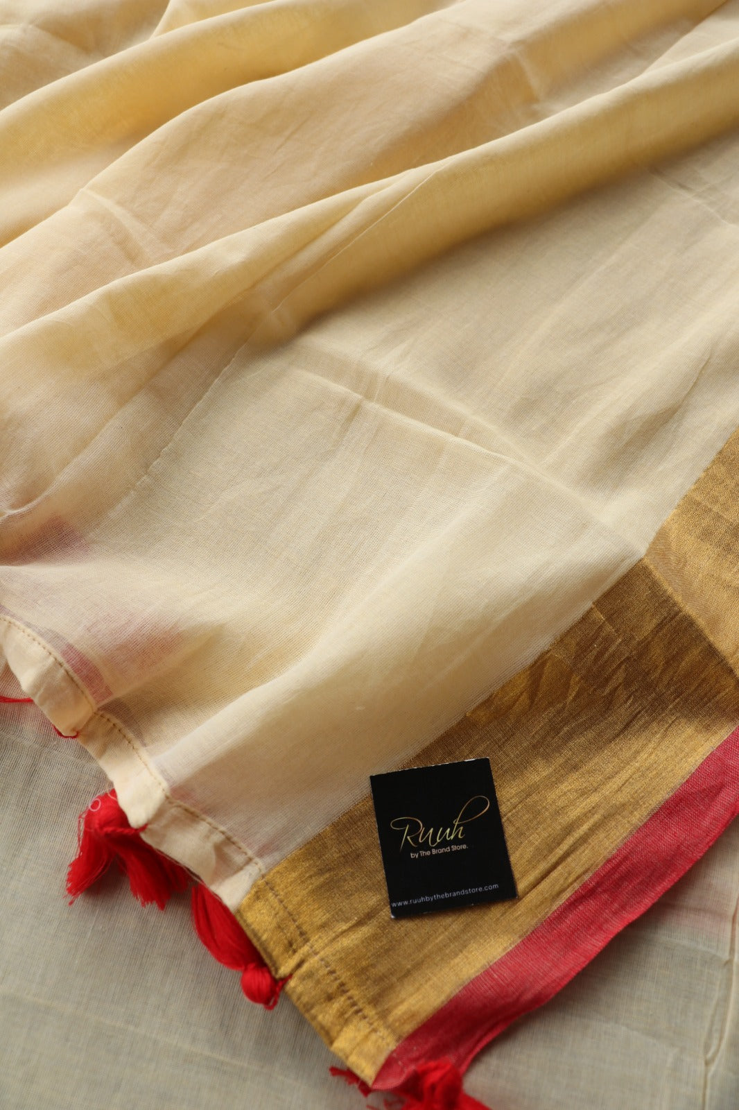 MULMUL SAREE WITH ZARI BORDER & RED EDGING