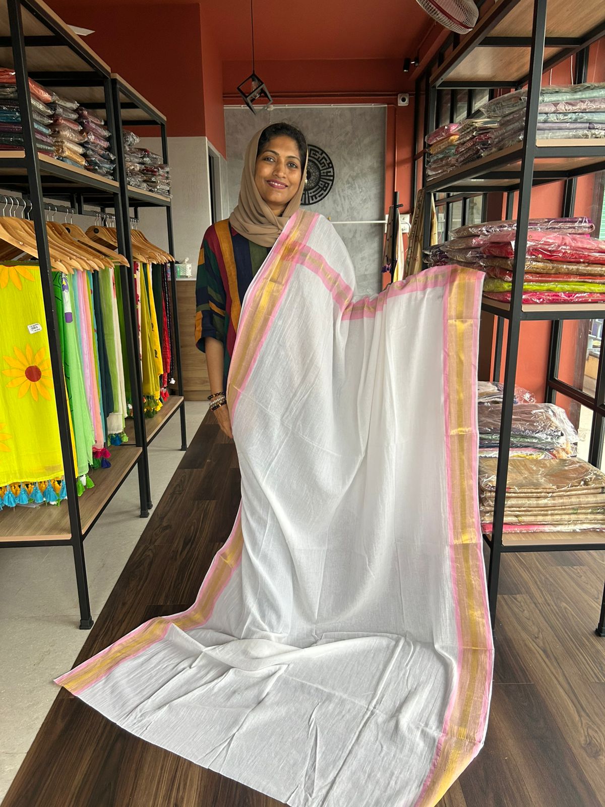 MULMUL COTTON SAREE WITH LIGHT PINK AND GOLD BORDER