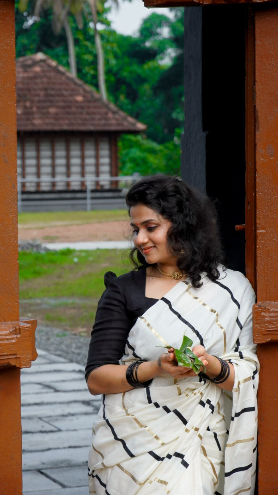 PREMIUM KERALA COTTON - GOLD BLACK- TBS26MG