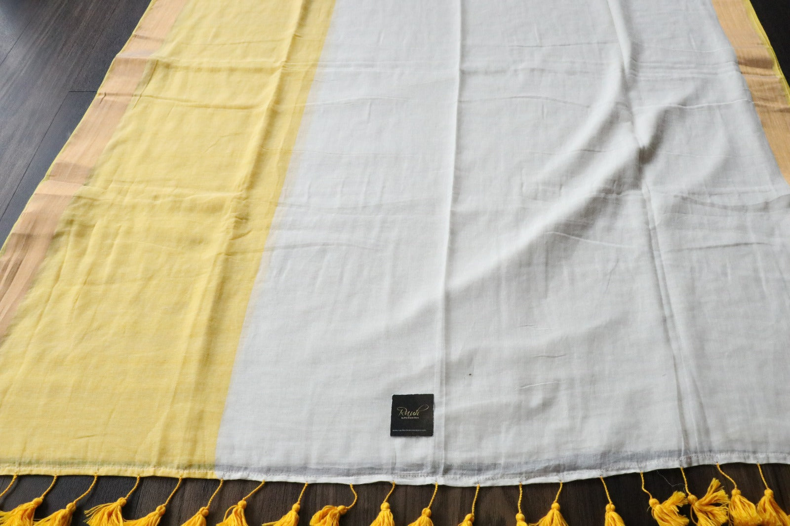 MUL MUL SAREE WITH ZARI BORDER B3